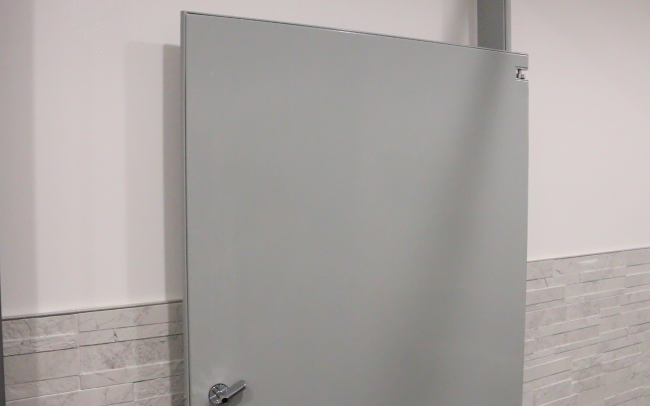 anti-graffiti-public-bathroom-stall